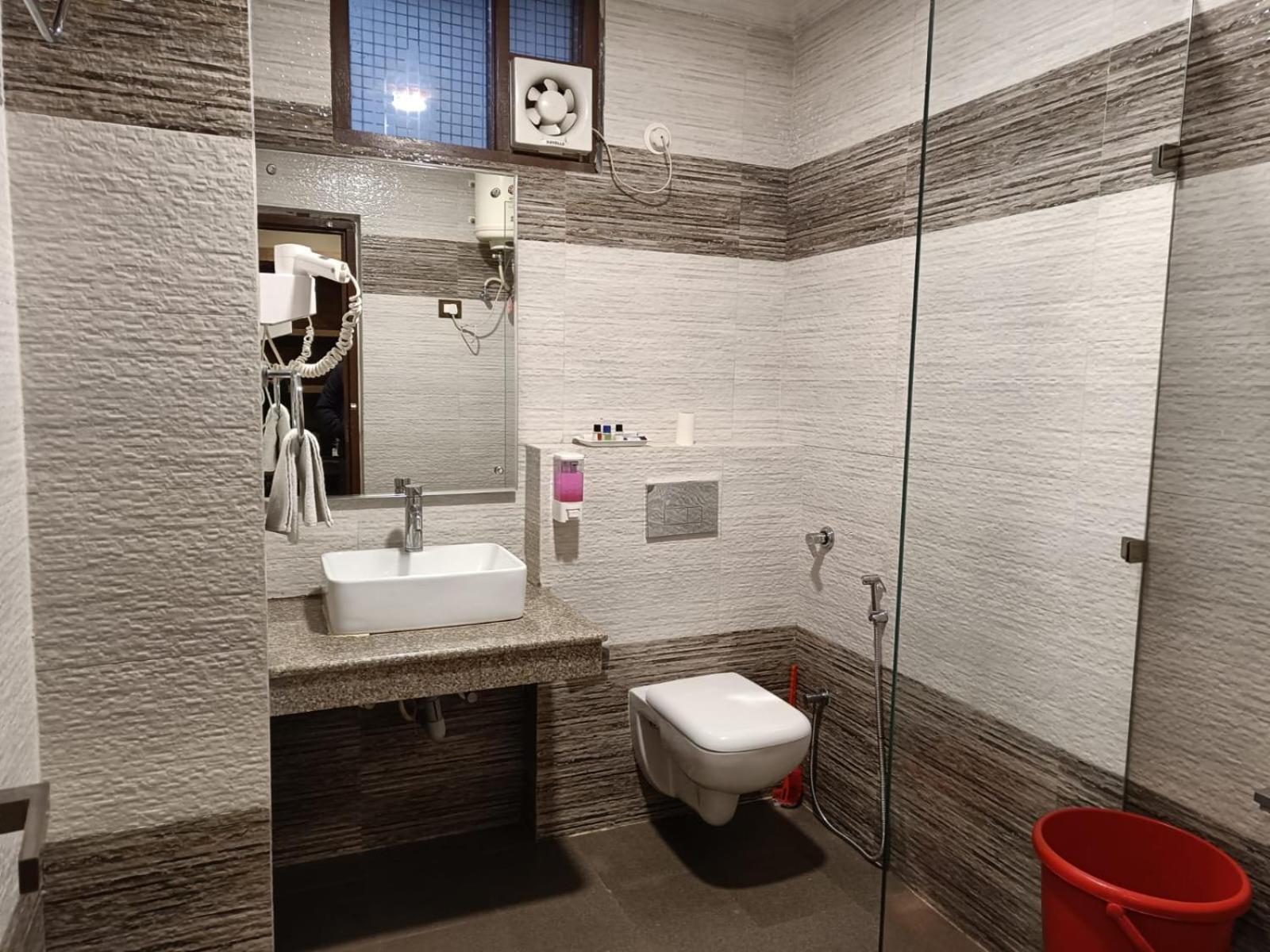 King Castle Mcleodganj-Centrally Heated And Air Cooled- Near Mall Road - Free Parking دارامشالا المظهر الخارجي الصورة