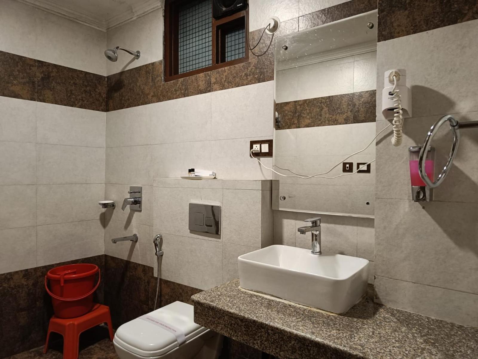 King Castle Mcleodganj-Centrally Heated And Air Cooled- Near Mall Road - Free Parking دارامشالا المظهر الخارجي الصورة