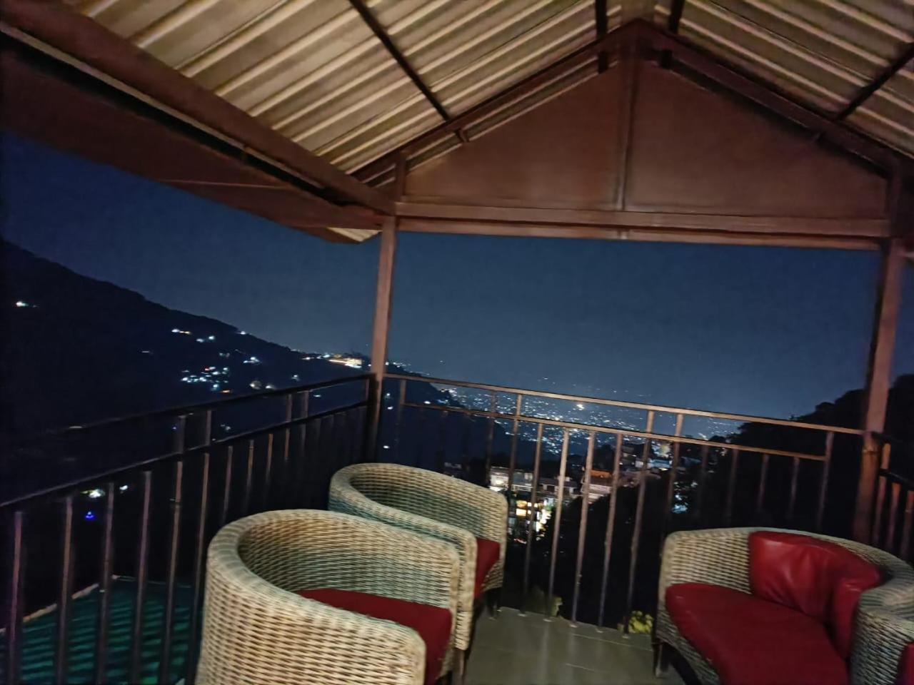 King Castle Mcleodganj-Centrally Heated And Air Cooled- Near Mall Road - Free Parking دارامشالا المظهر الخارجي الصورة
