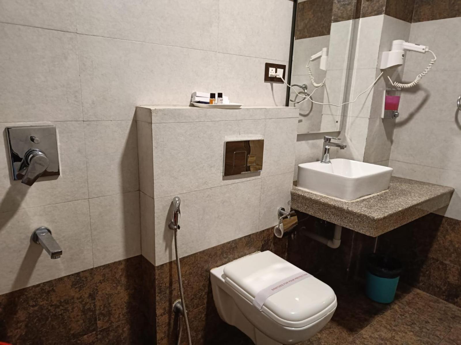 King Castle Mcleodganj-Centrally Heated And Air Cooled- Near Mall Road - Free Parking دارامشالا المظهر الخارجي الصورة